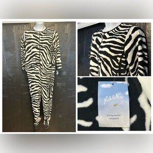 Nick & Nora NWT Zebra Footed Footie Pajamas Medium Fleece One Piece Jumpsuit